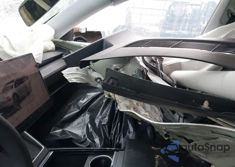 2026 Tesla Model Y Long Range Dual Motor All-Wheel Drive/Long Range Launch Series from USA, damaged, VIN 7SAYGDEE8TA384965